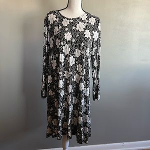 OLD NAVY black and white floral knit dress